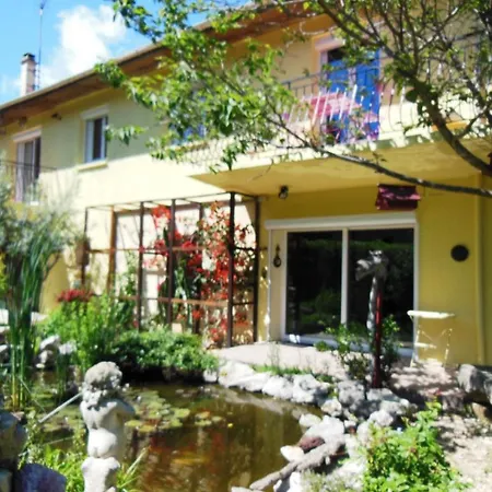 O Doux S'home Bed & Breakfast